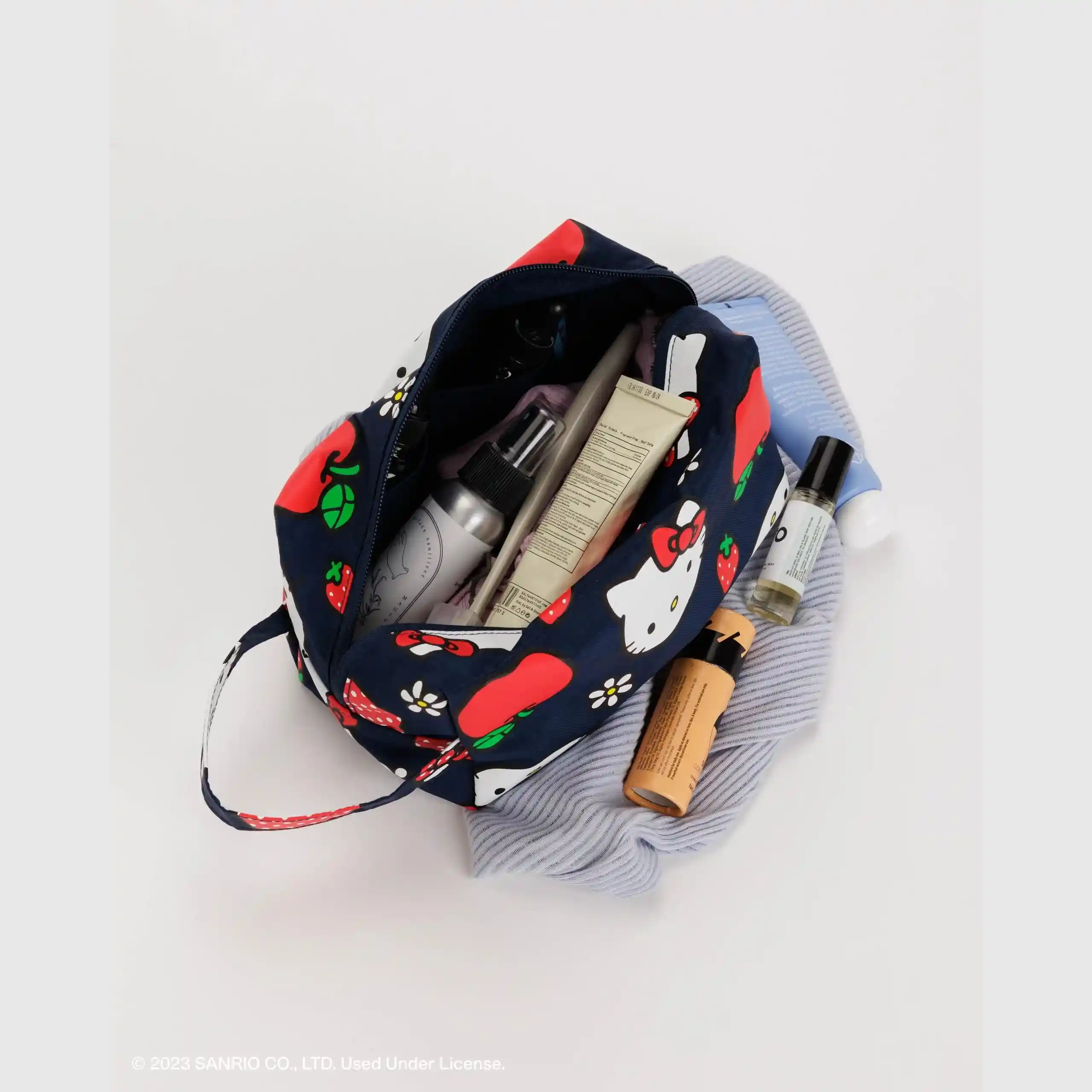 Baggu Dopp Kit, hello kitty apple - Image 2