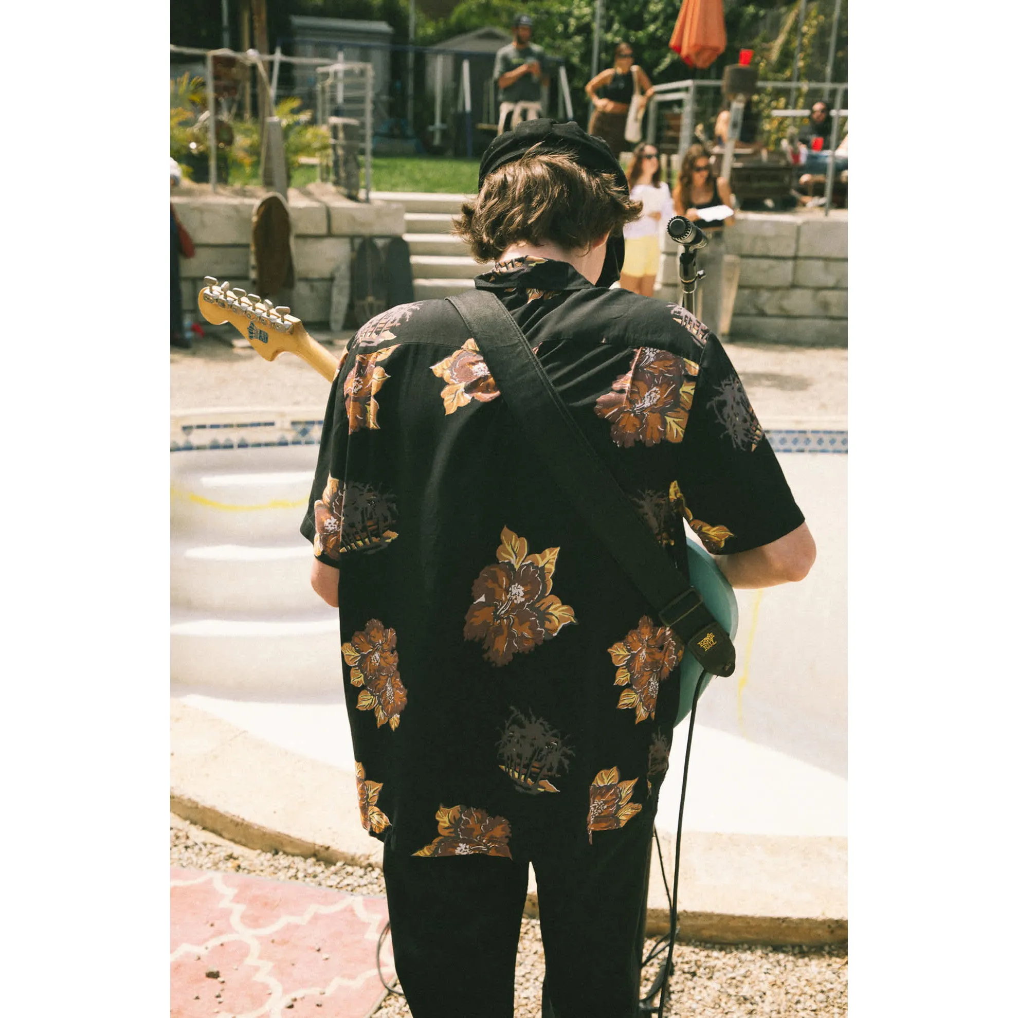 Brixton Cru Print Short Sleeve Woven, washed black/charcoal floral - Image 7