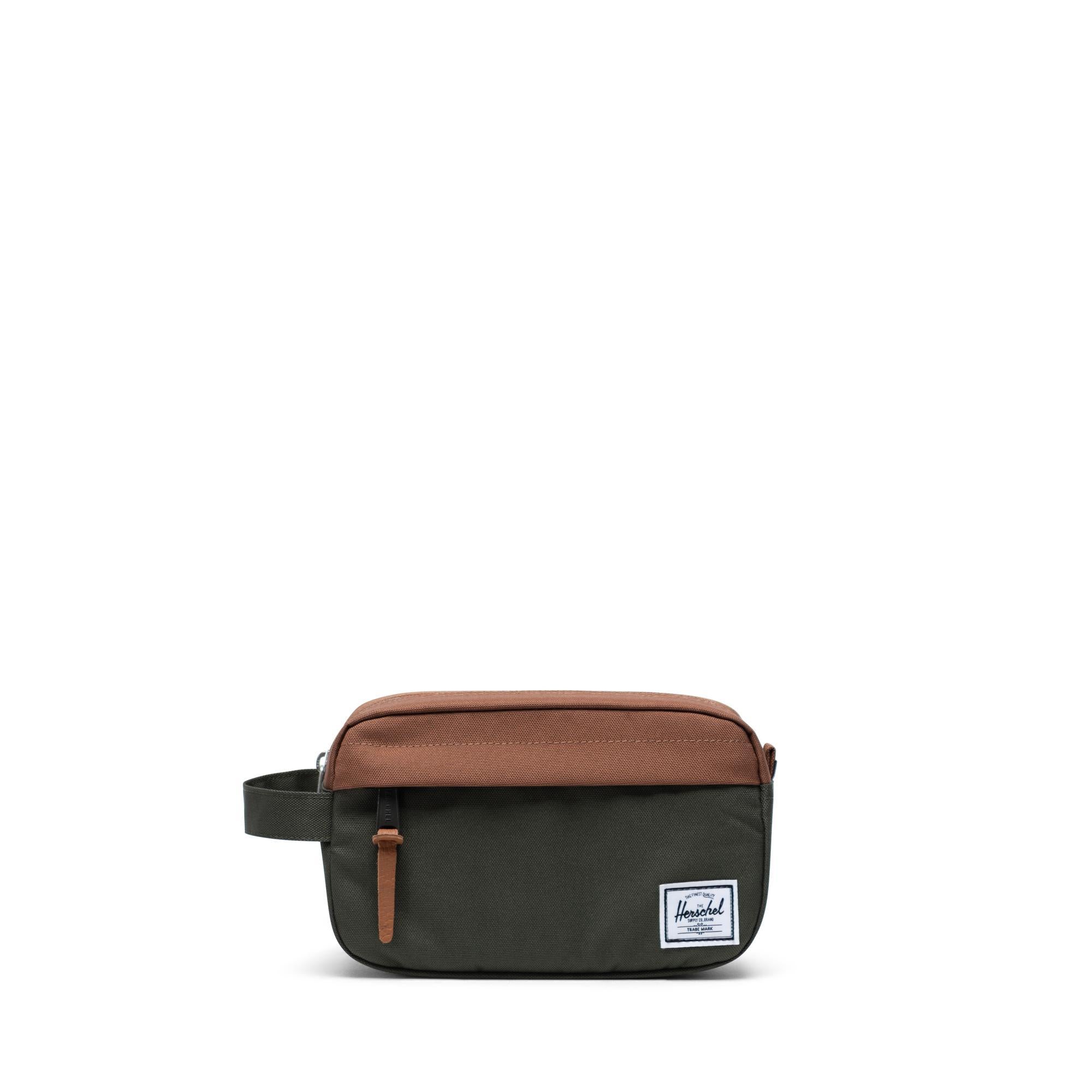 Herschel Chapter Carry On travel kit, dark olive/saddle