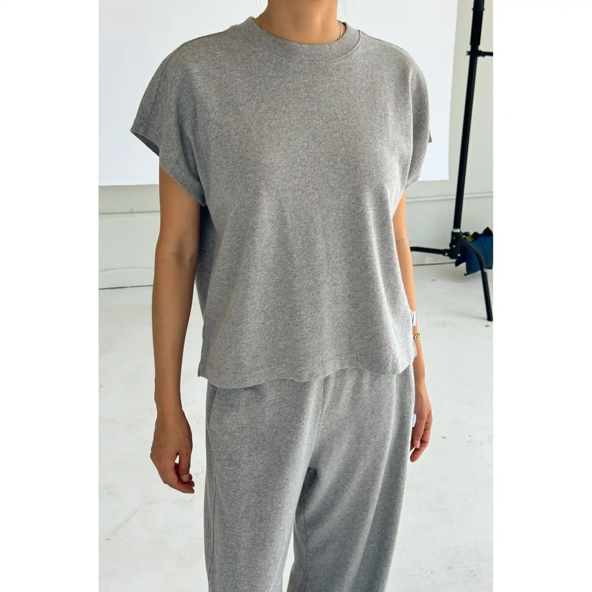 Le Bon Shoppe Womens Jeanne Tee, heather grey - Image 2