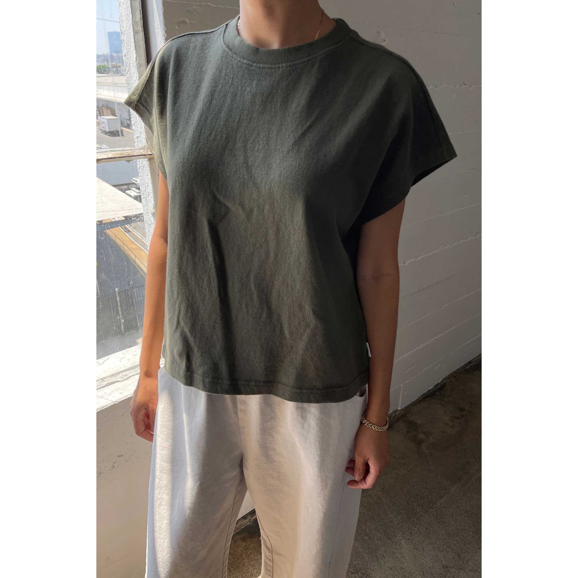 Le Bon Shoppe Womens Jeanne Tee, olive green - Image 2