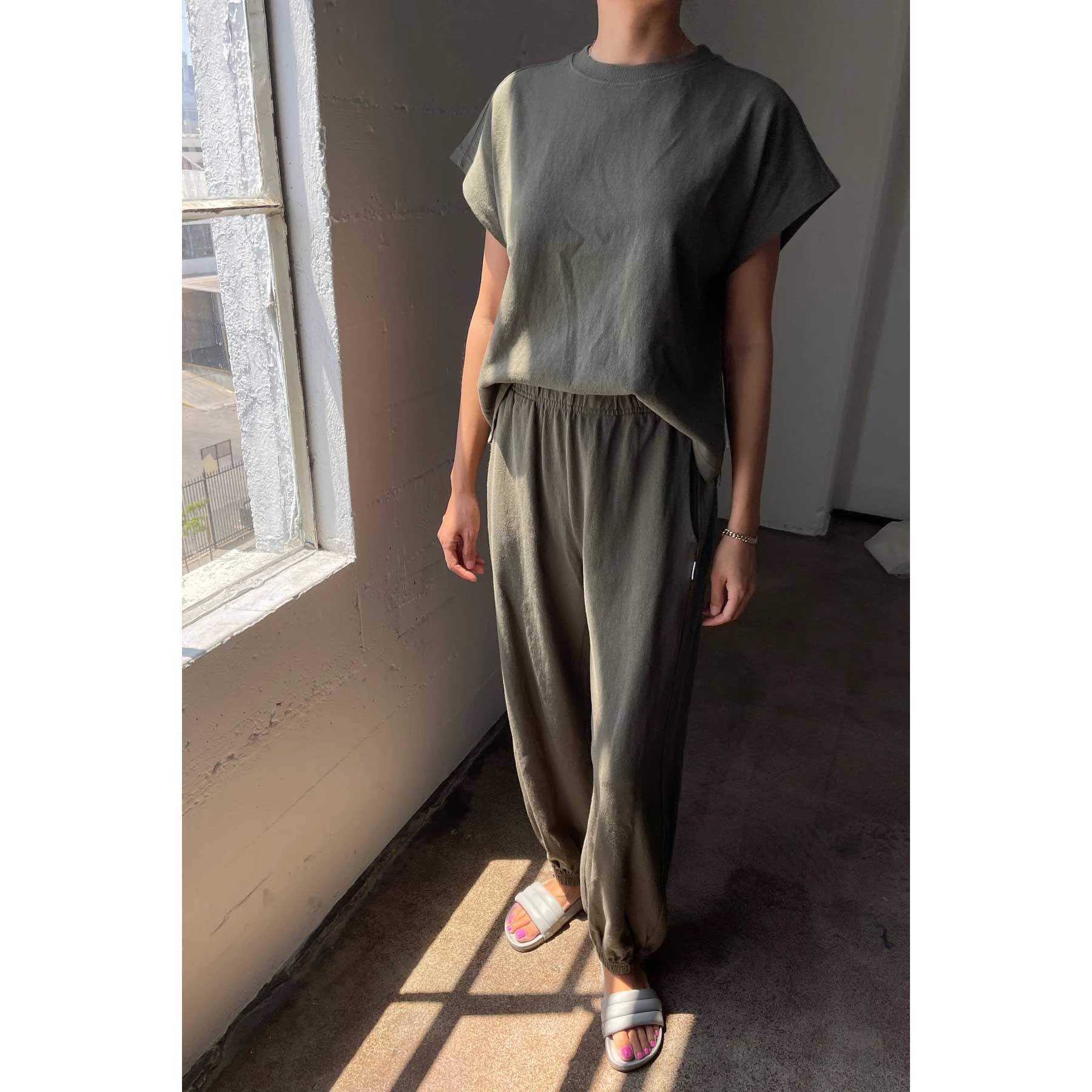 Le Bon Shoppe Womens Jeanne Tee, olive green - Image 3
