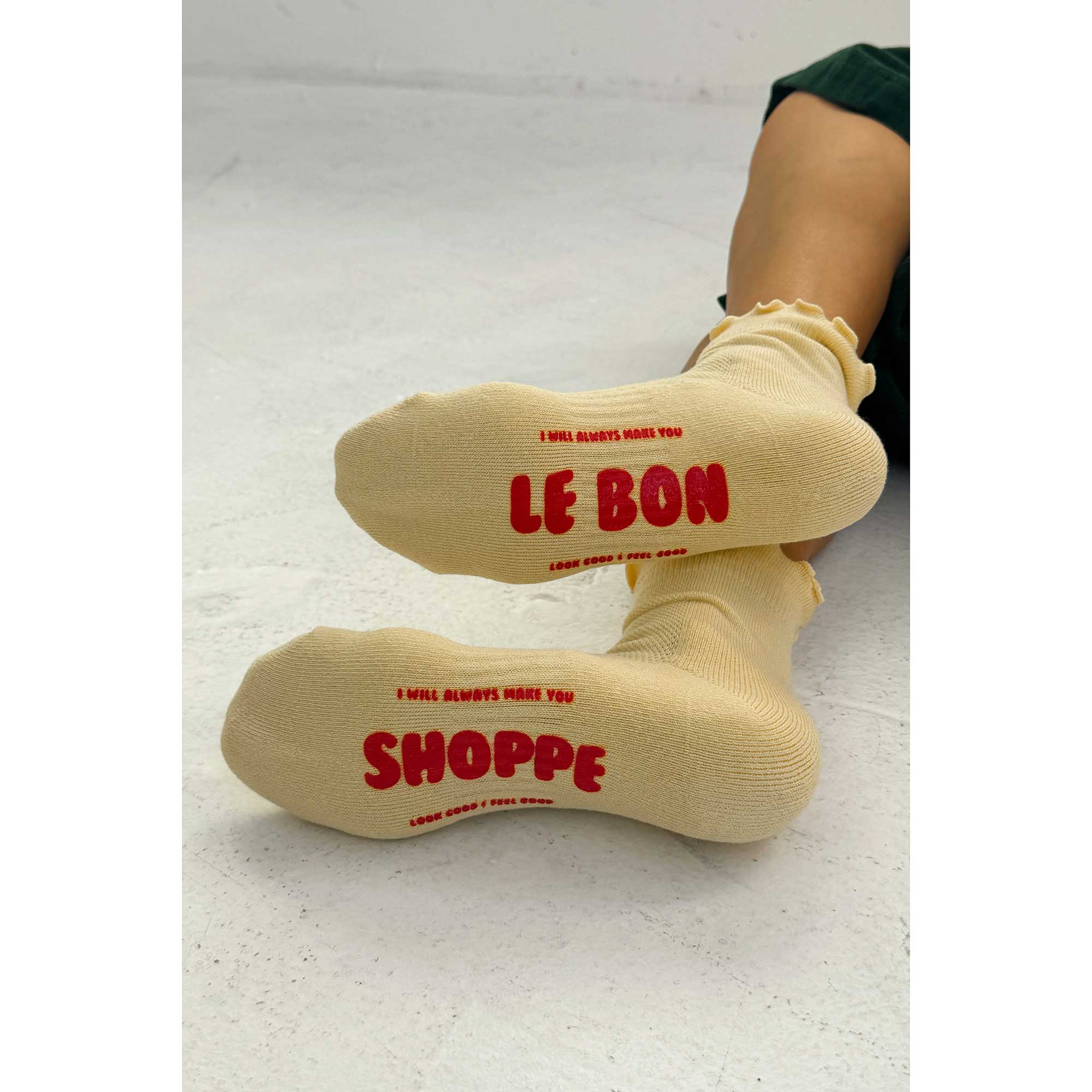 Le Bon Shoppe Ruffled Hugger Crew Socks, banana cream / red - Image 2
