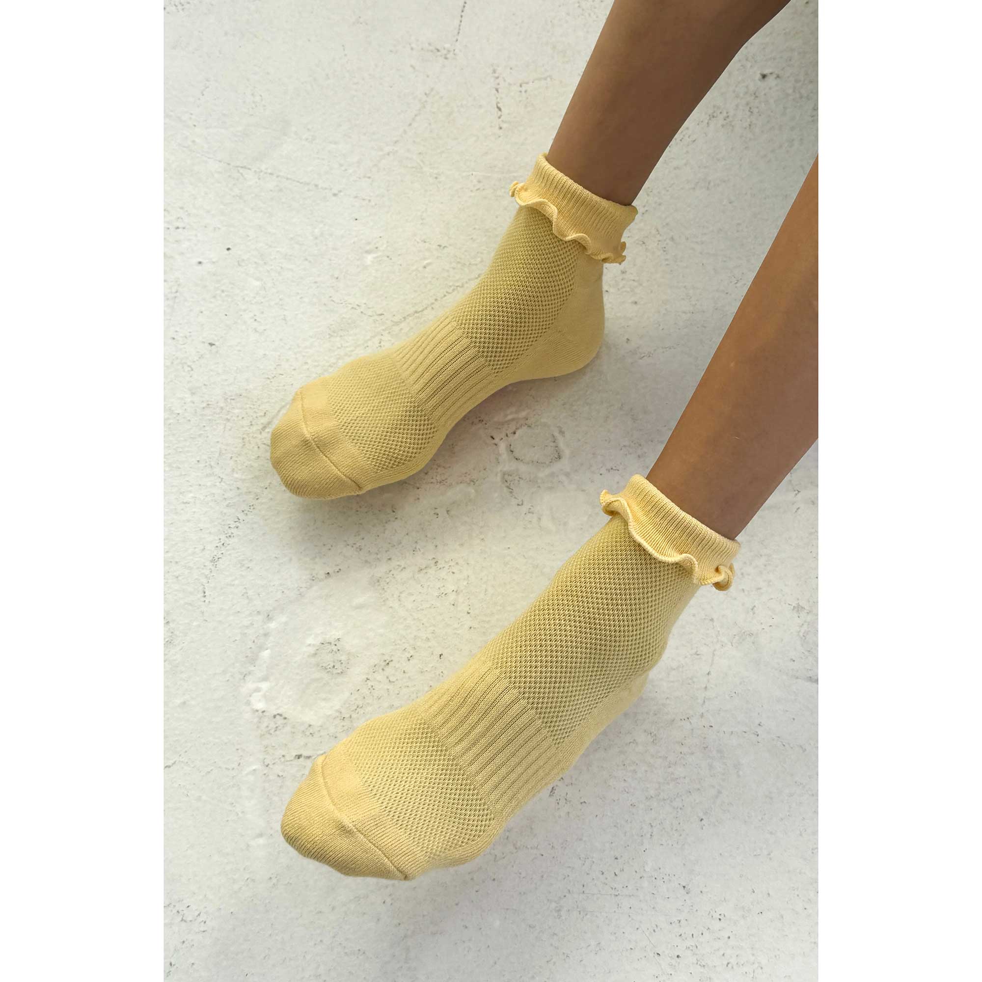 Le Bon Shoppe Ruffled Hugger Crew Socks, banana cream / red - Image 3