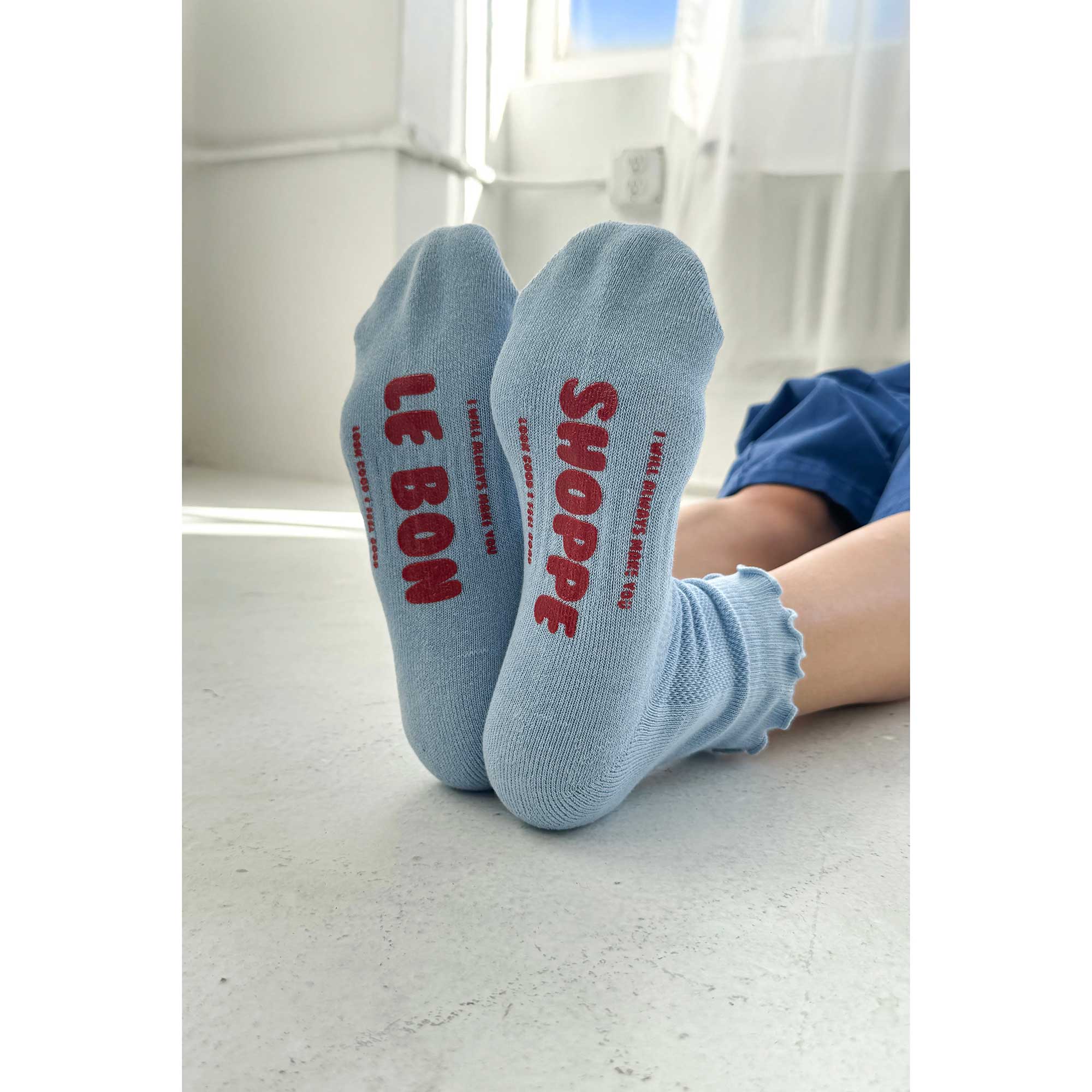 Le Bon Shoppe Ruffled Hugger Crew Socks, periwinkle / red - Image 2