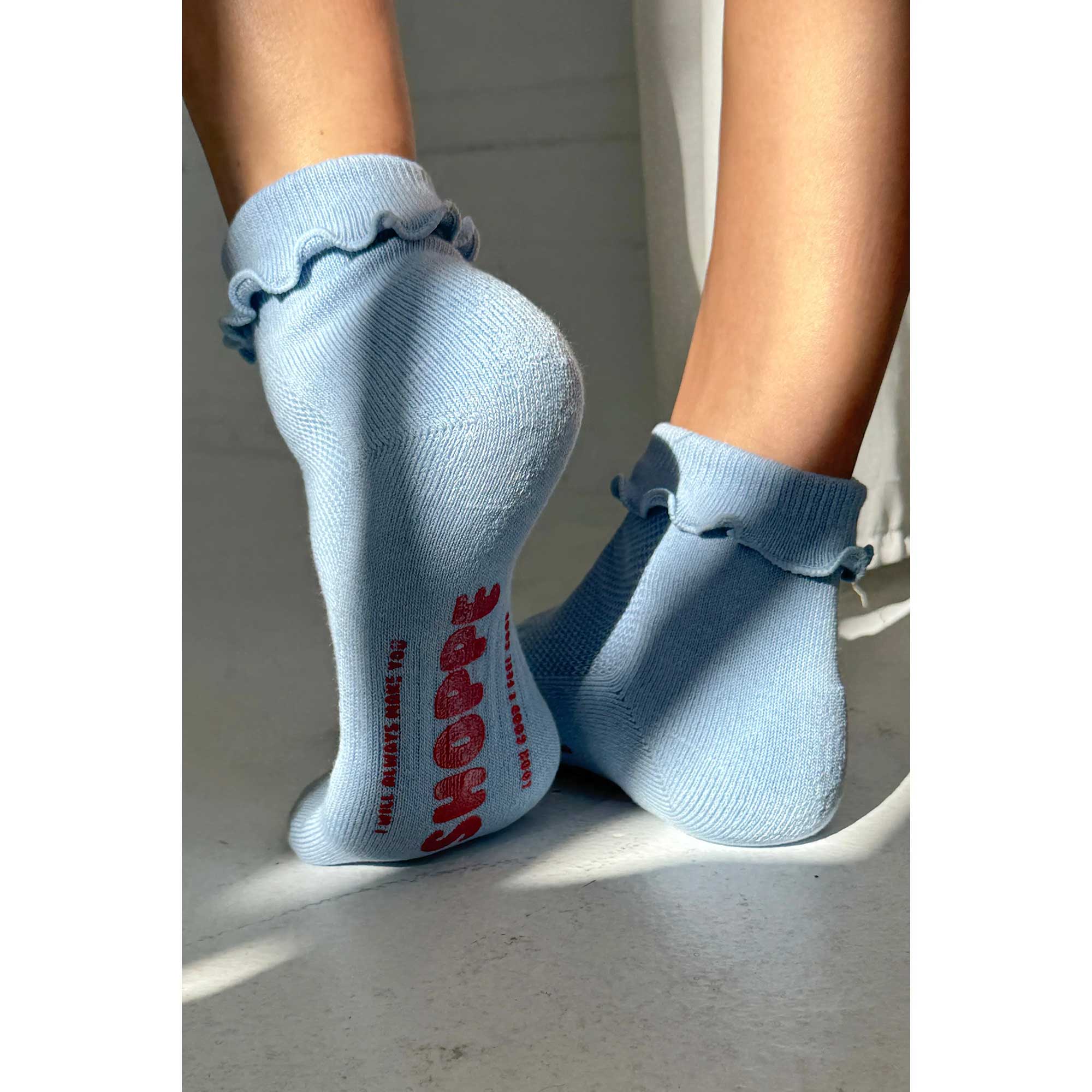 Le Bon Shoppe Ruffled Hugger Crew Socks, periwinkle / red - Image 4