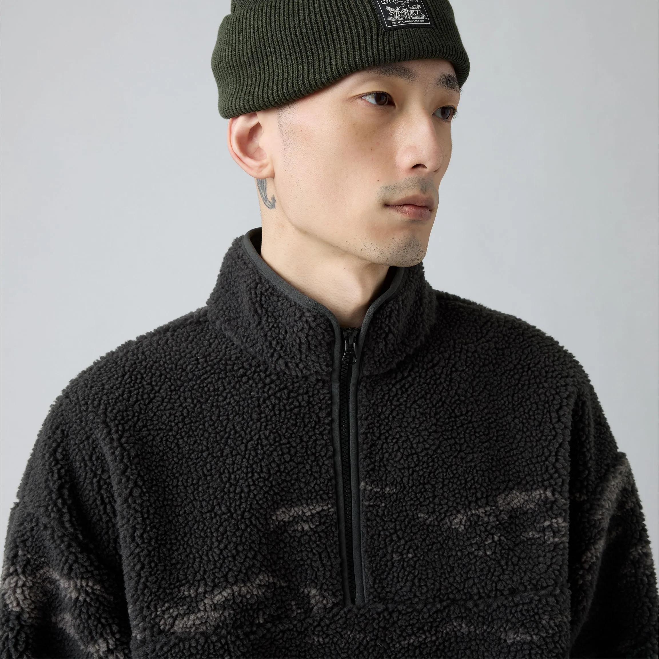 Levi's Idyllwild Sherpa Popover, running horses - Image 2
