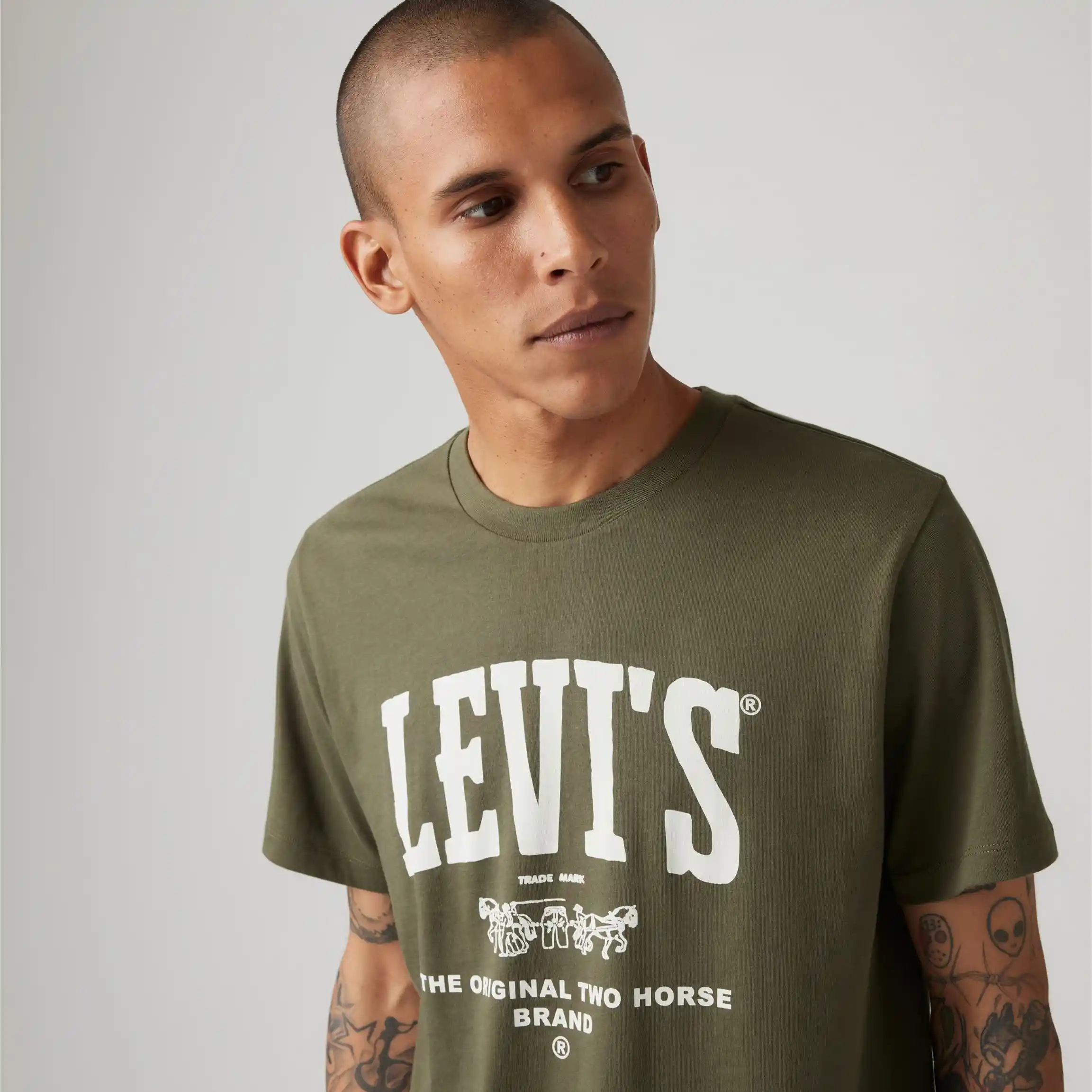 Levi's Graphic Crewneck Tee, htg collegiate logo olive - Image 2
